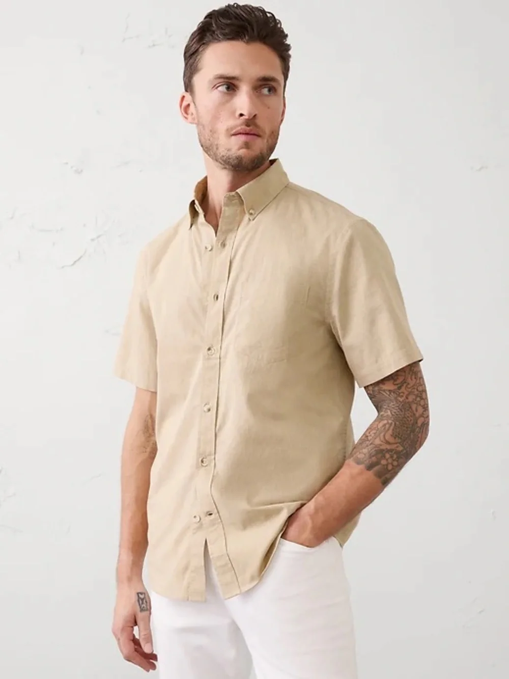 Banana Republic Untucked Fit Men's Short Sleeve Beige Camp Shirt 100% Cotton